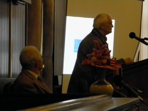 Akademik Vladimir Paar na predavanju "100 godina Bohrove teorije atoma" u Gradskoj  vijećnici u Križevcima 4. lipnja 2013. (foto: R.Matić) 