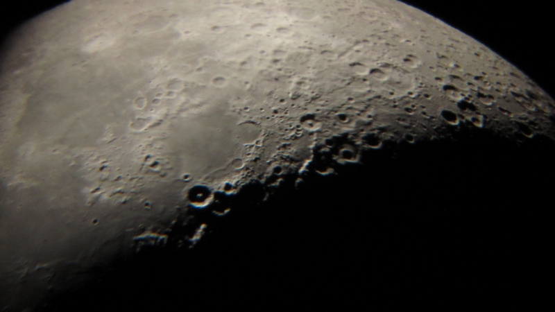 Mjesec kroz teleskop Perzeida 27. veljače 2012.(foto M. Vujić)