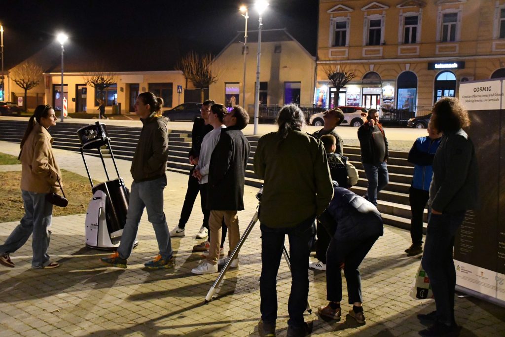 Promatranje neba iz središta grada 28. veljače 2026. (foto A. Dundović)
